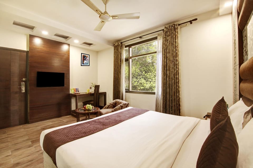 Communal lounge/ TV room, Bed, TV and multimedia, Photo of the whole room, Bedroom, fireplace, air conditioner