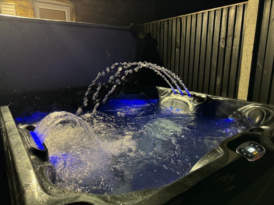 Garden, Hot Tub, Hot Tub