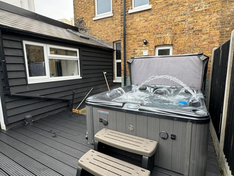 Patio, Day, BBQ facilities, Garden, Hot Tub, Hot Tub