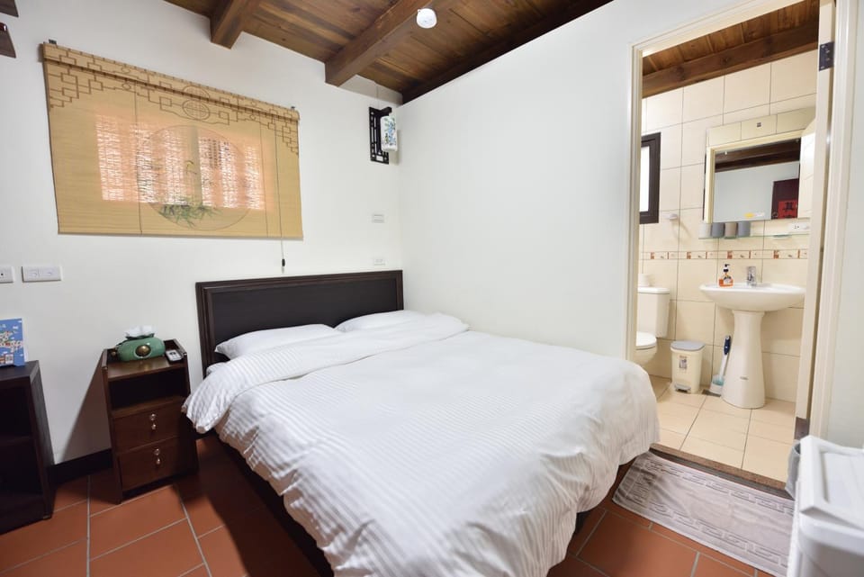 Bathroom, Photo of the whole room, Bedroom