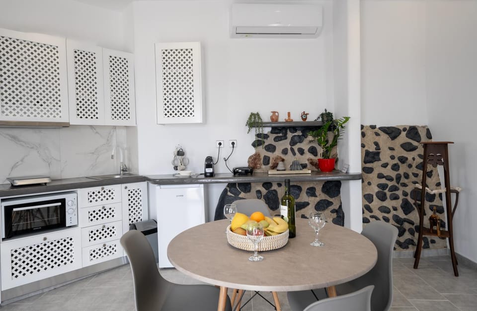 Kitchen or kitchenette, pet friendly, stove