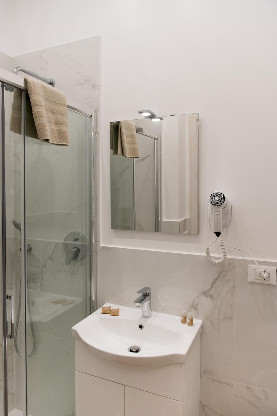 Shower, Bathroom, towels