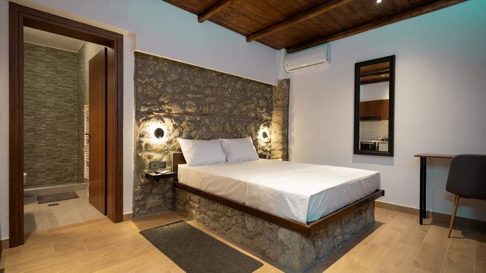 Bed, Photo of the whole room, Bedroom, air conditioner