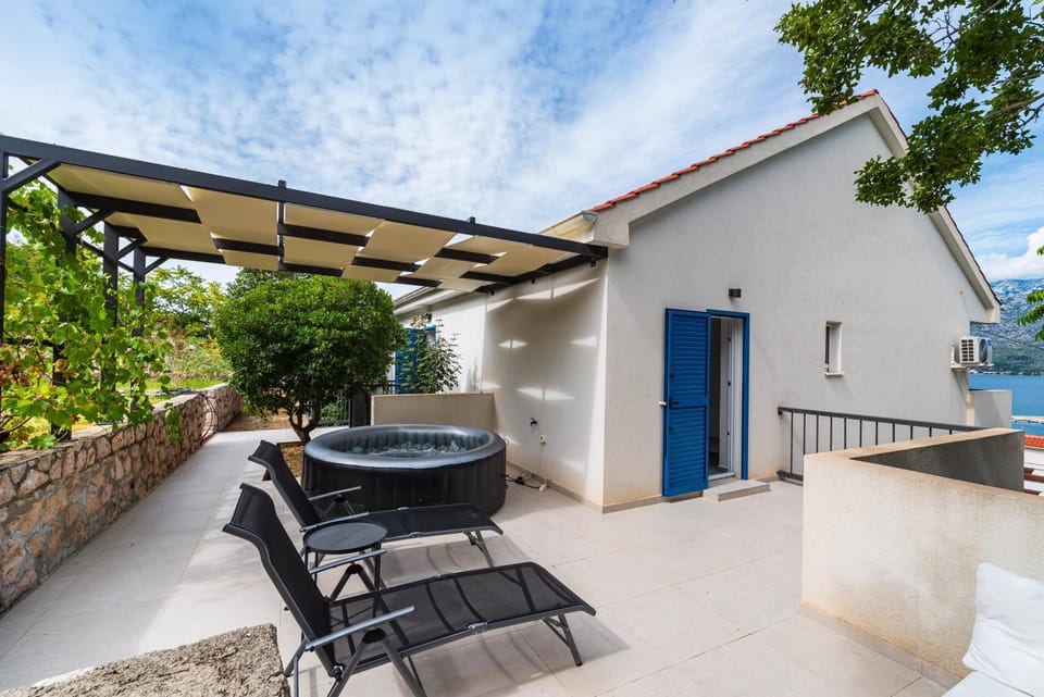 Day, Balcony/Terrace, Seating area