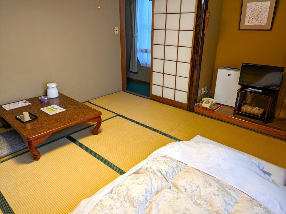 Bed, Living room, Photo of the whole room, Bedroom, hair dresser