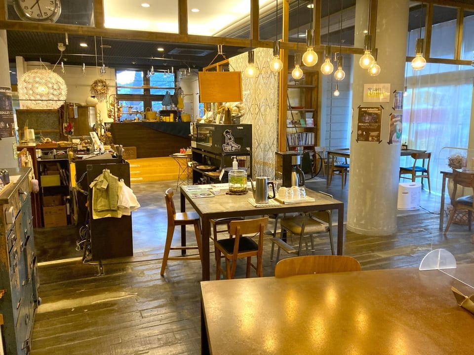 Restaurant/places to eat, Restaurant/places to eat, Dining area