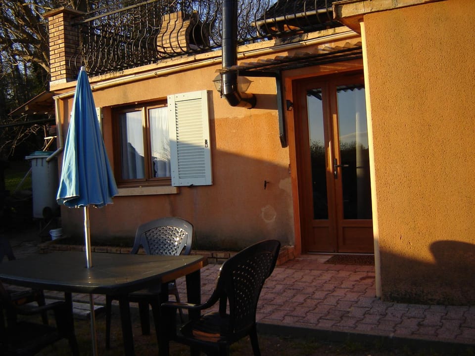 Patio, Dining area