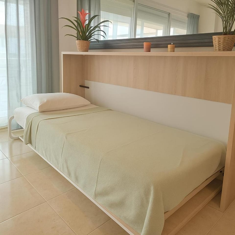 Bed, Dining area