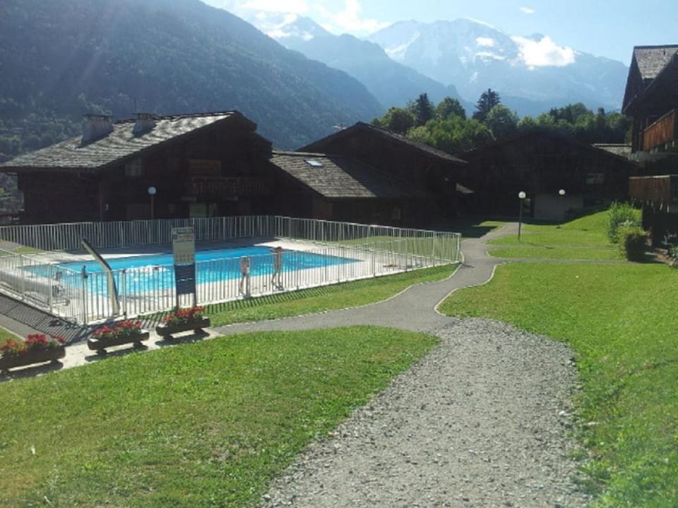 Mountain view, Pool view, Swimming pool