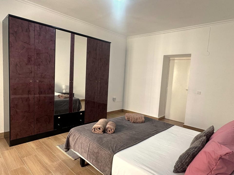 towels, wardrobe