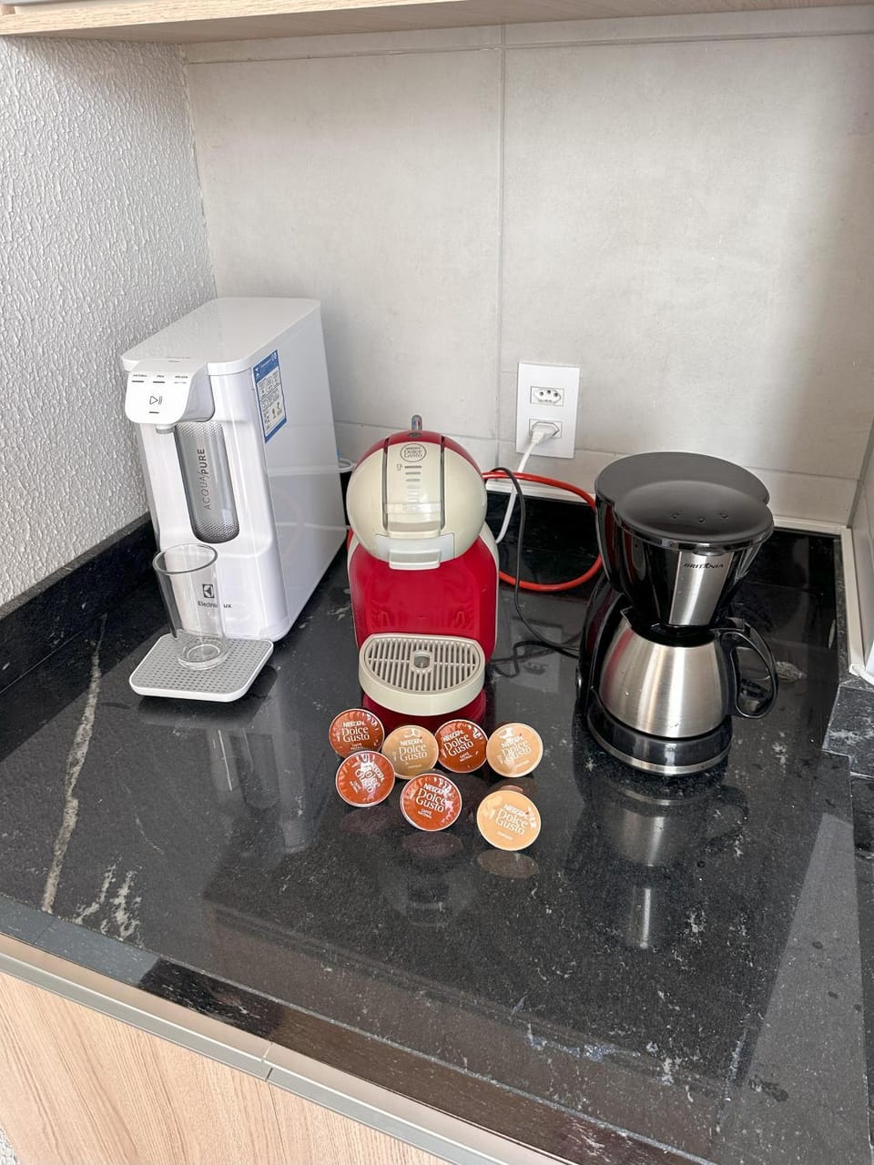 Coffee/tea facilities, Food and drinks