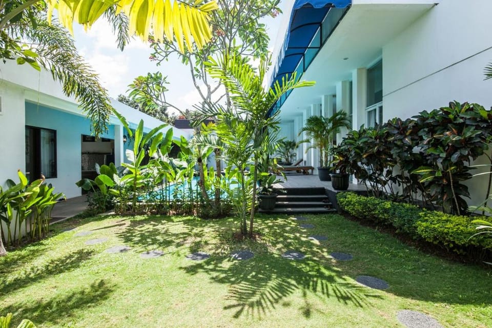Canggu Tropical Pool Villa 6 BR Villa in North Kuta