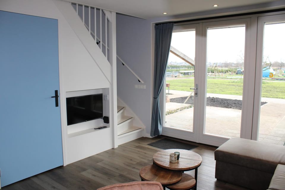 TV and multimedia, View (from property/room), Balcony/Terrace, Living room, Seating area, Garden view