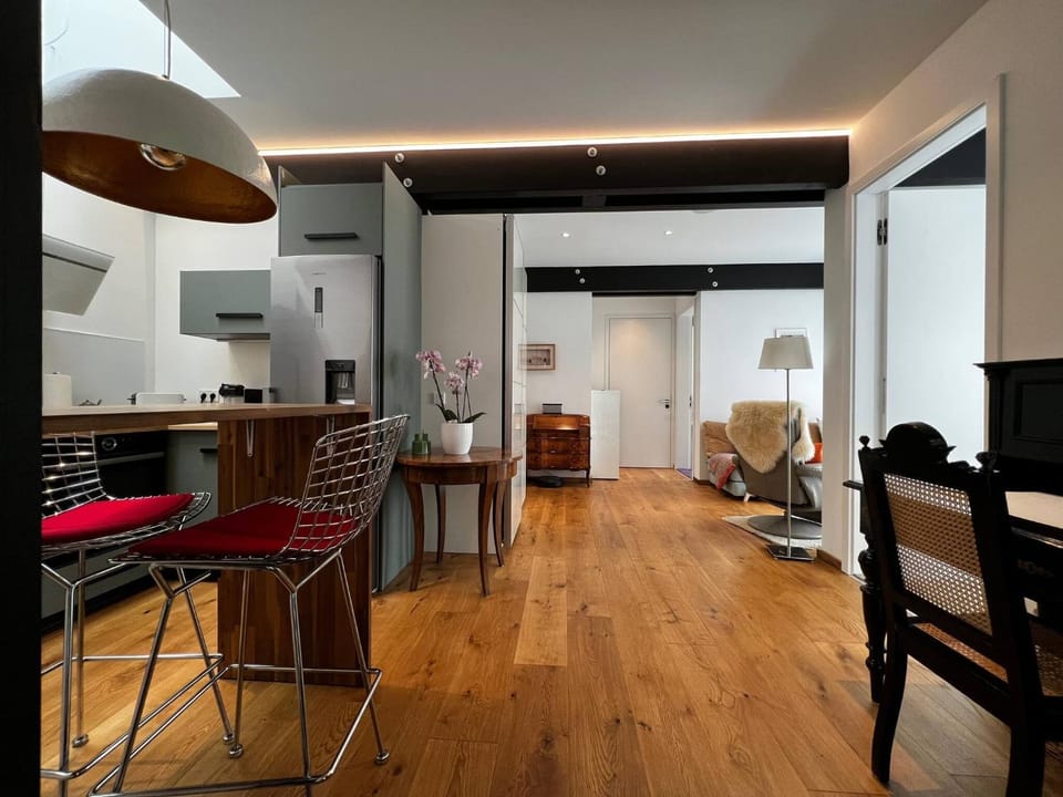 Restaurant/places to eat, Living room, Seating area, kitchen