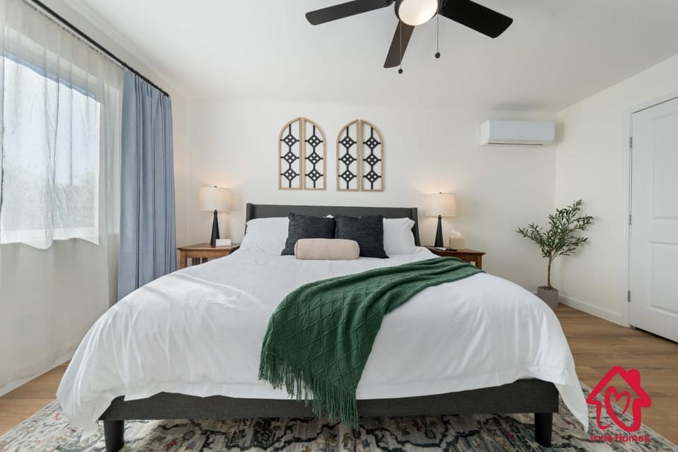 ValleyVibe: Modern Comfort in North Valley - an Irvie Home House in Los Ranchos