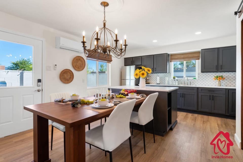 ValleyVibe: Modern Comfort in North Valley - an Irvie Home House in Los Ranchos