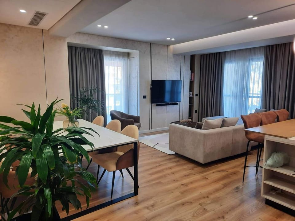 TV and multimedia, Living room, Seating area, Evening entertainment