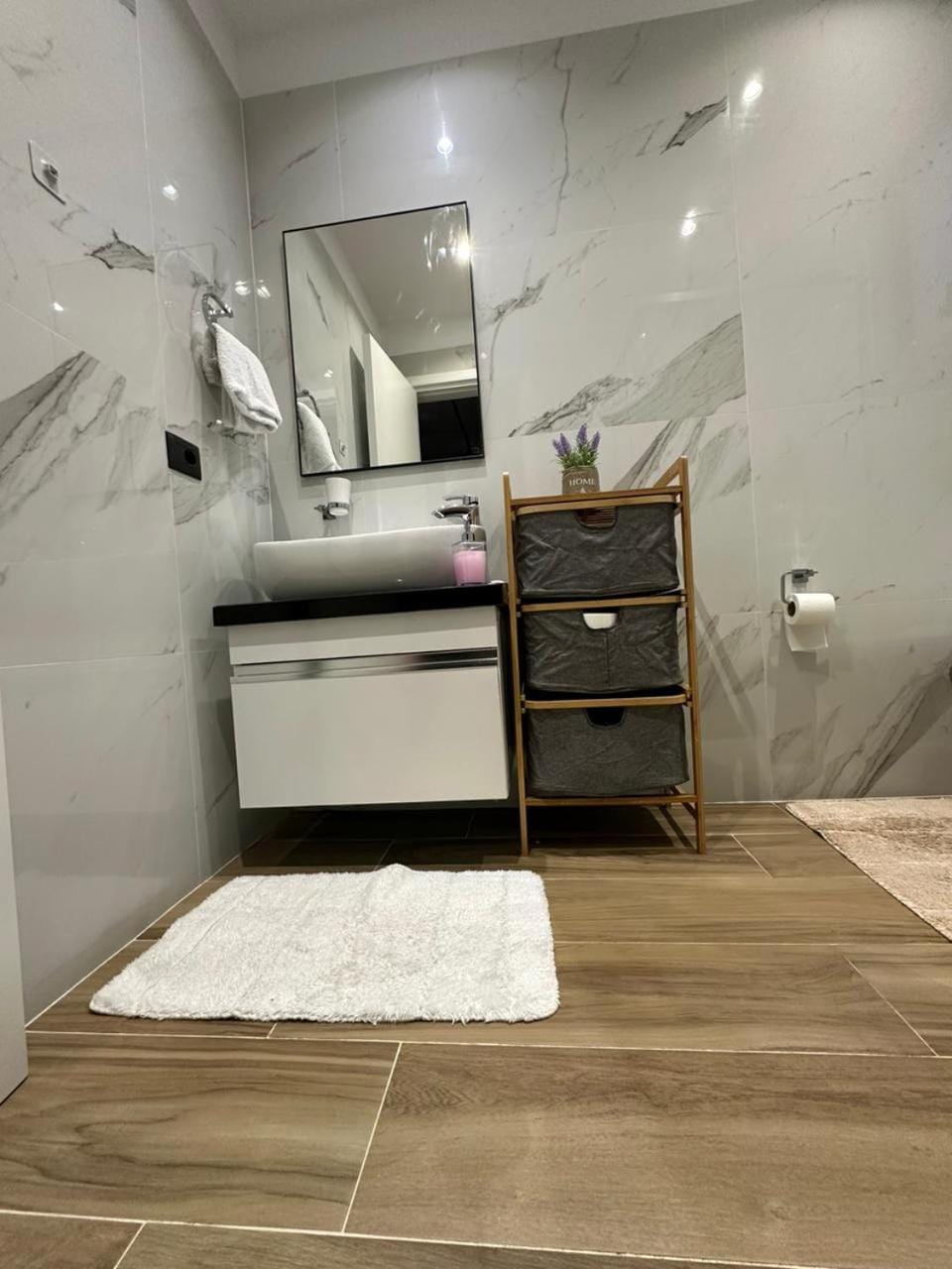 Bed, Bathroom, Photo of the whole room, Bedroom, towels
