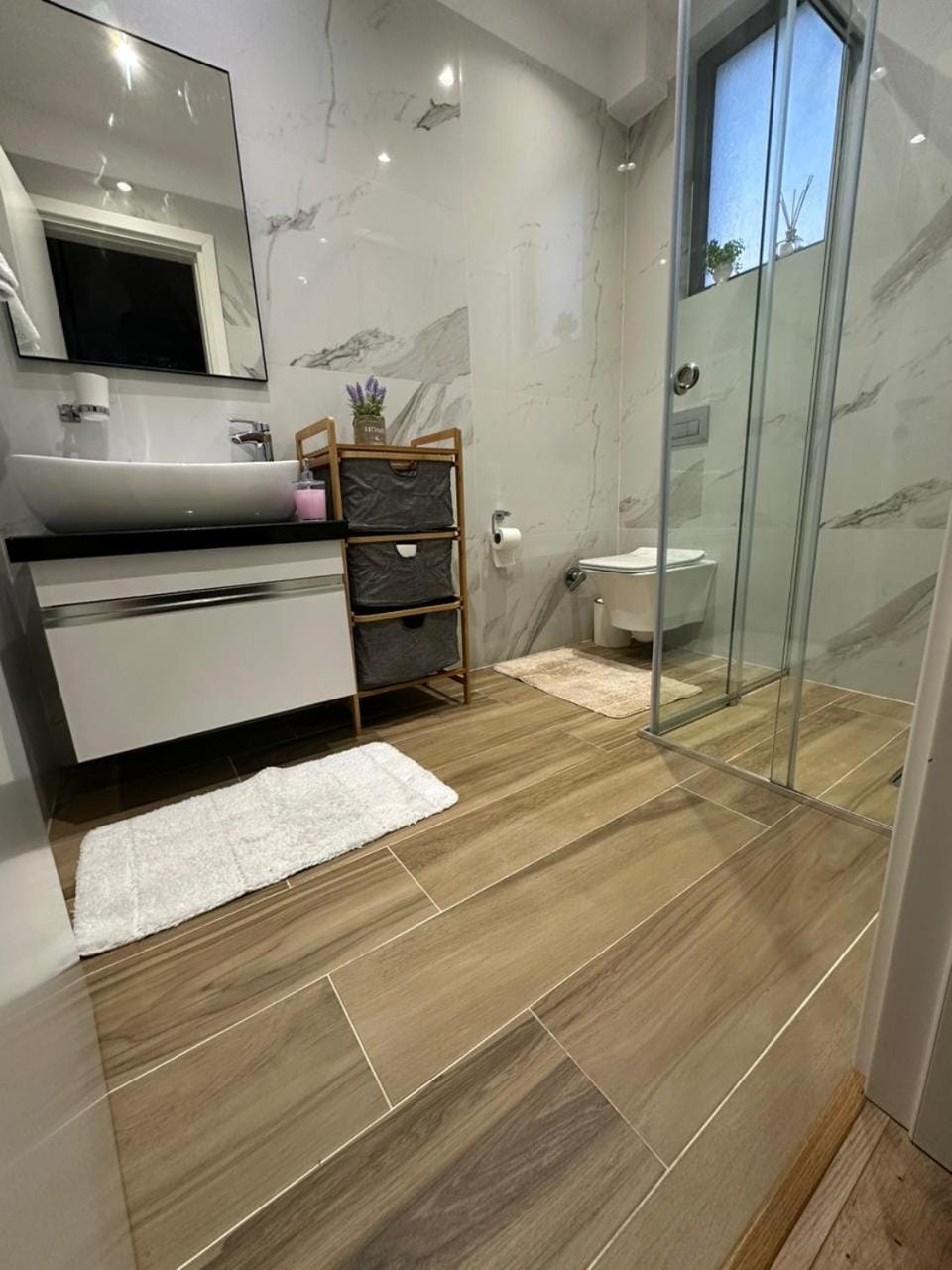Shower, Toilet, Bathroom, towels