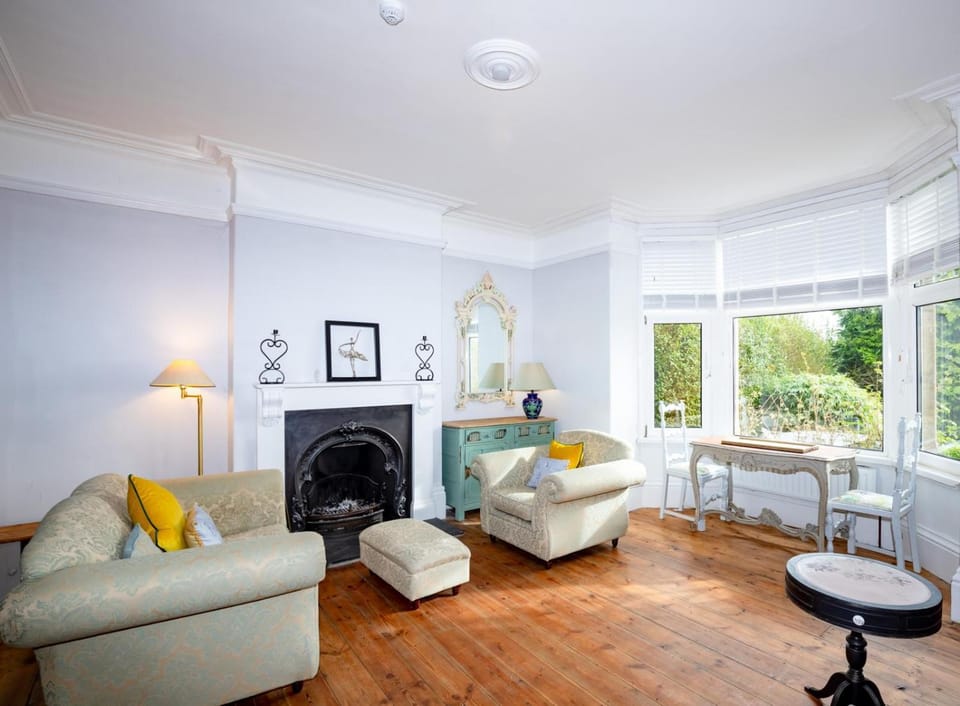 Living room, Seating area, flat iron