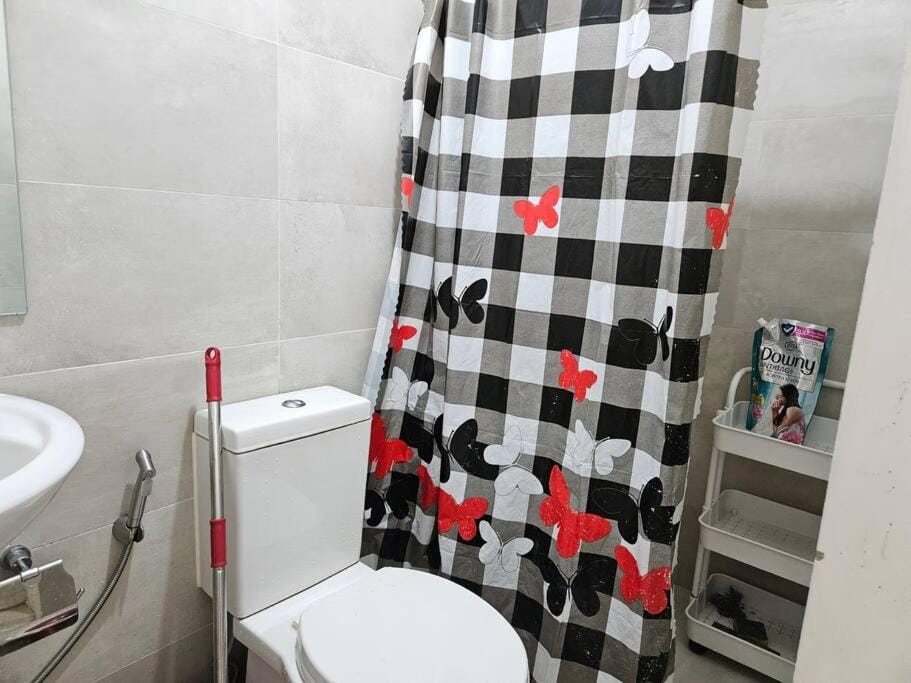 Private condo w/ balcony near Batasan, Ateneo, UP, Diliman, The Residences at Commonwealth Apartment in Marikina