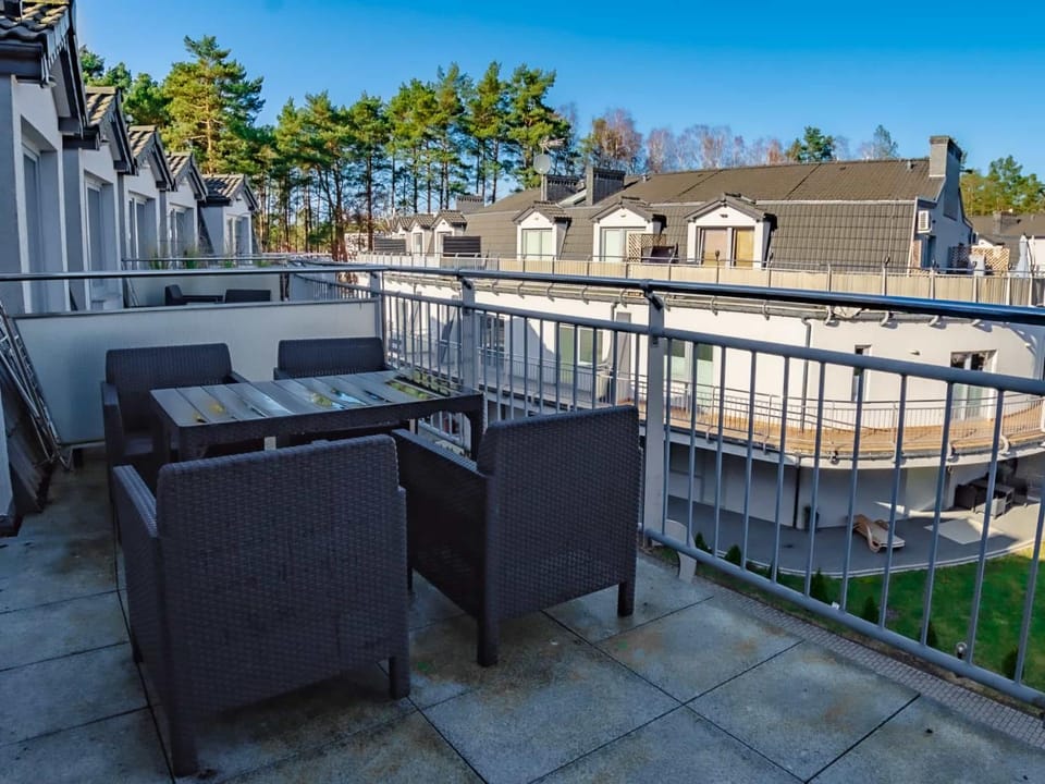 Property building, Balcony/Terrace, Seating area