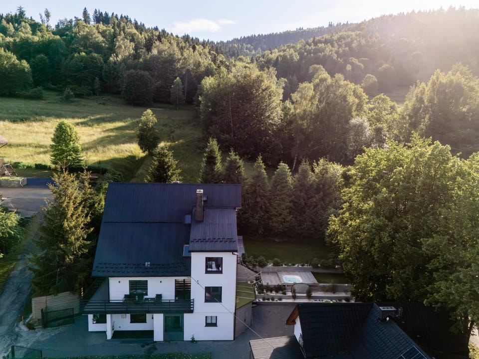 Property building, Day, Natural landscape, Bird's eye view, Mountain view