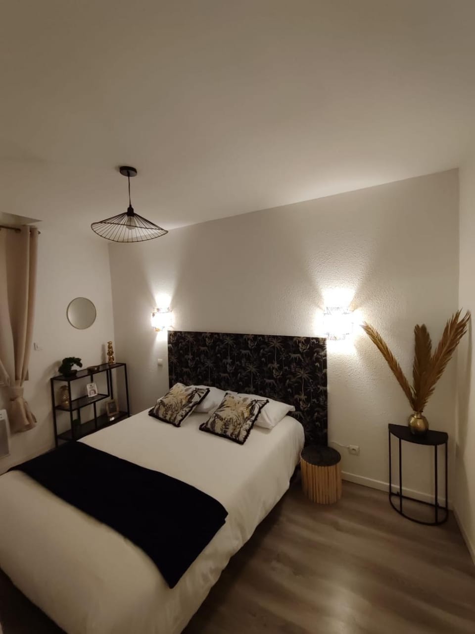 Bed, Bedroom, internet, locker, storage, towels
