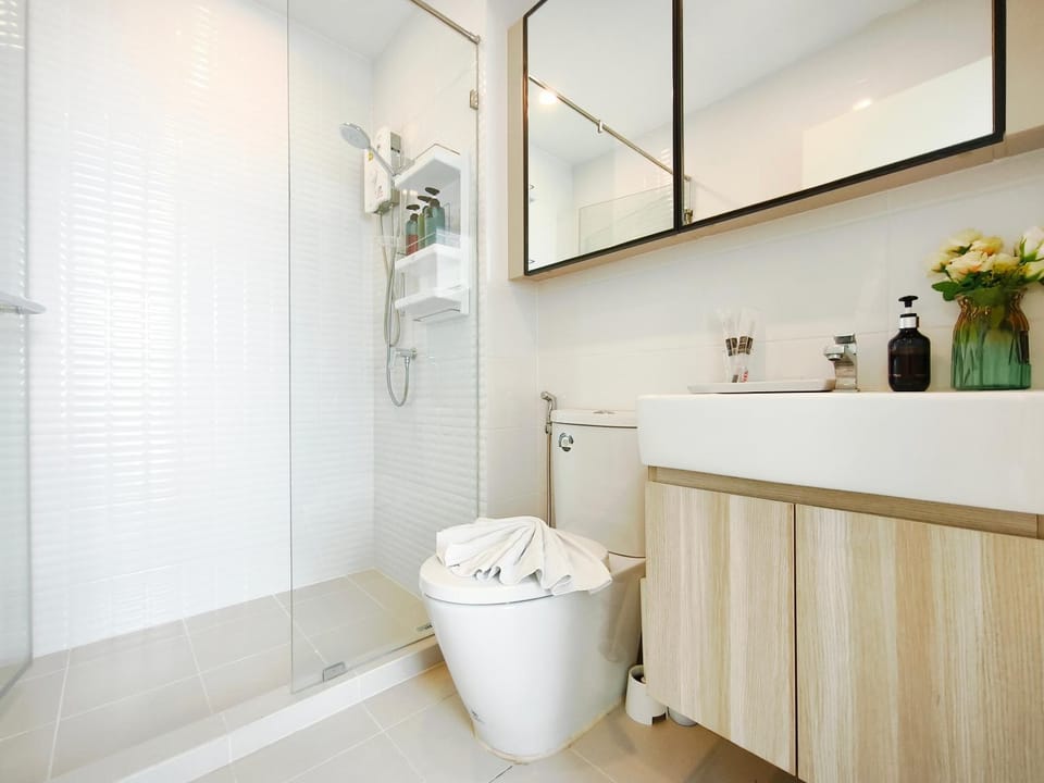 Shower, Toilet, Bathroom