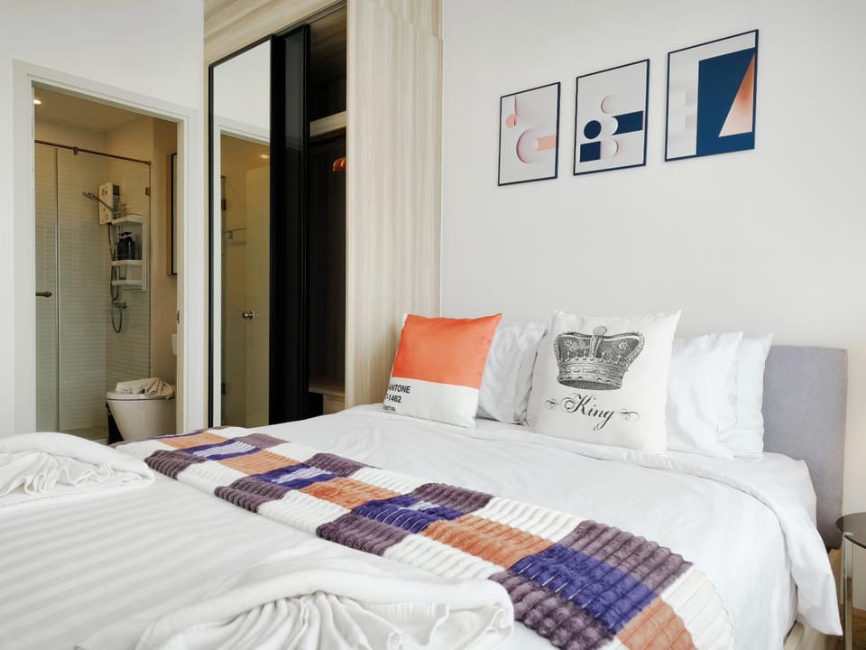 Bed, Photo of the whole room, Bedroom, towels, wardrobe