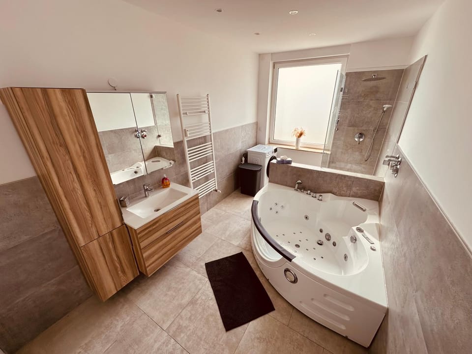 Shower, Toilet, Hot Tub, Bathroom, Photo of the whole room, Bath, towels, washing machine, dryer