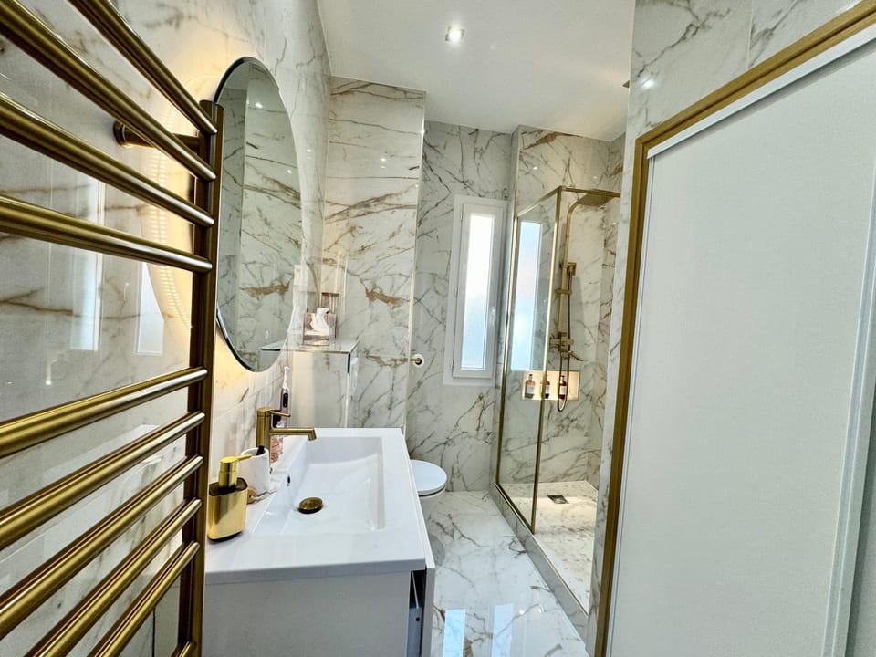 Shower, Bathroom, towels