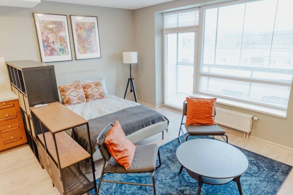 Bed, Living room, Photo of the whole room, Seating area, Dining area, Bedroom