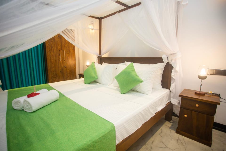 Bedroom, towels