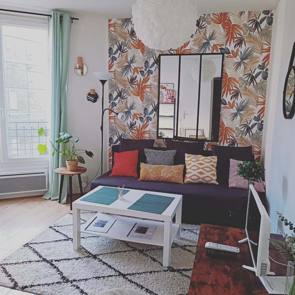 So Homy Paris historique -MonMartre- Metro Apartment in Saint-Denis, France