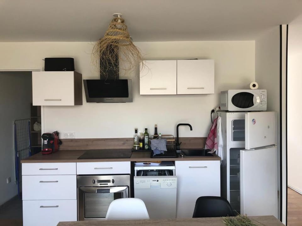 dishwasher, pet friendly, stove, toaster