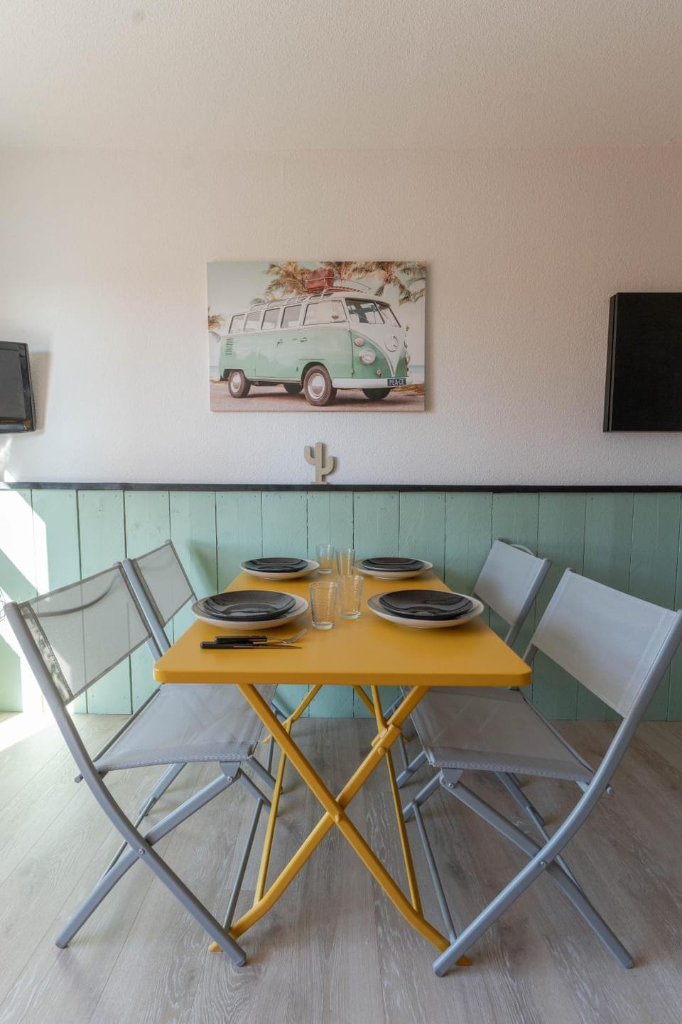 Restaurant/places to eat, Dining area