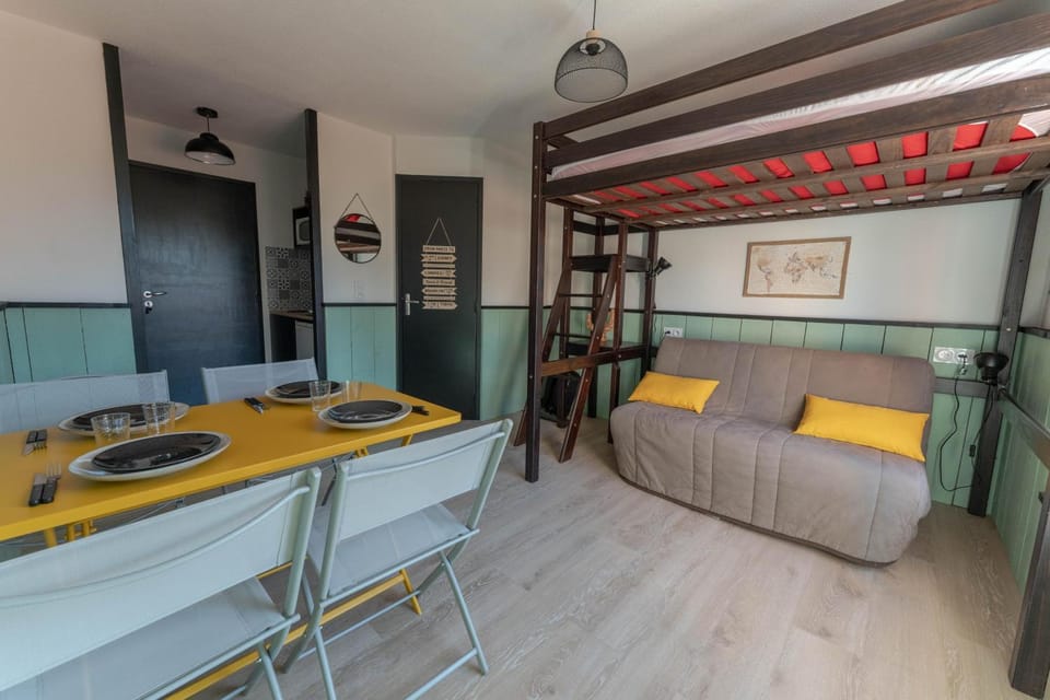 Bed, Living room, Dining area