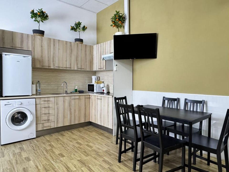 TV and multimedia, Coffee/tea facilities, Kitchen or kitchenette, Dining area, minibar, stove, washing machine