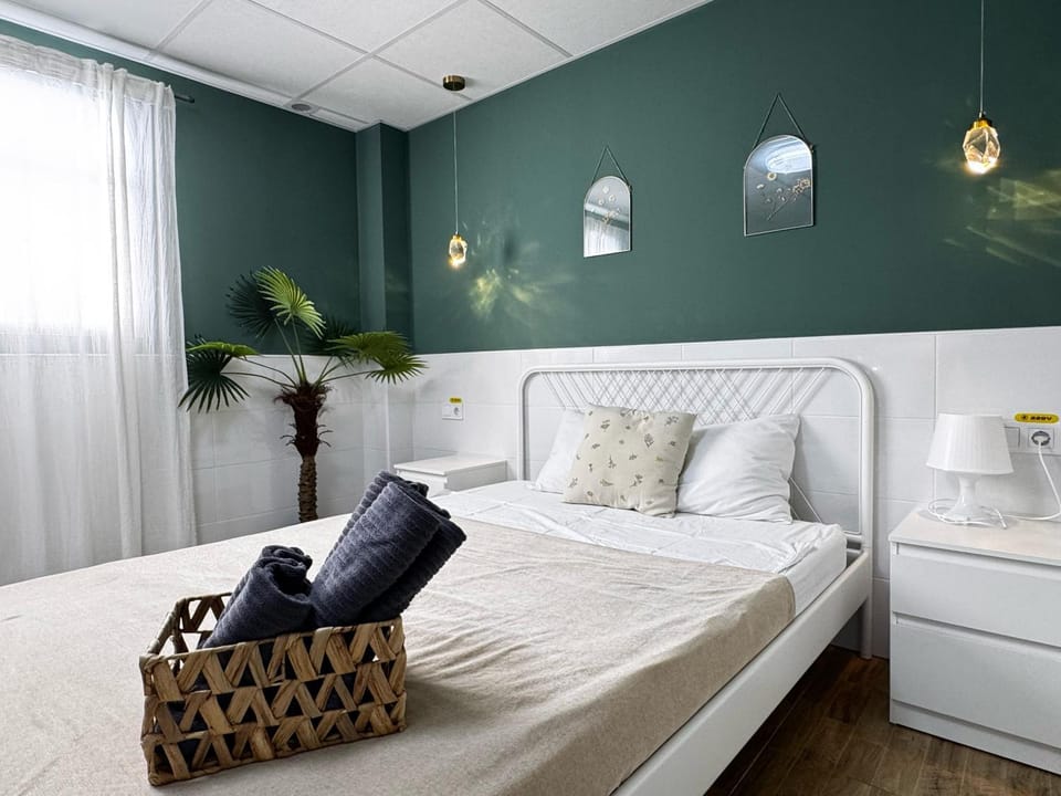 Bed, Photo of the whole room, Bedroom