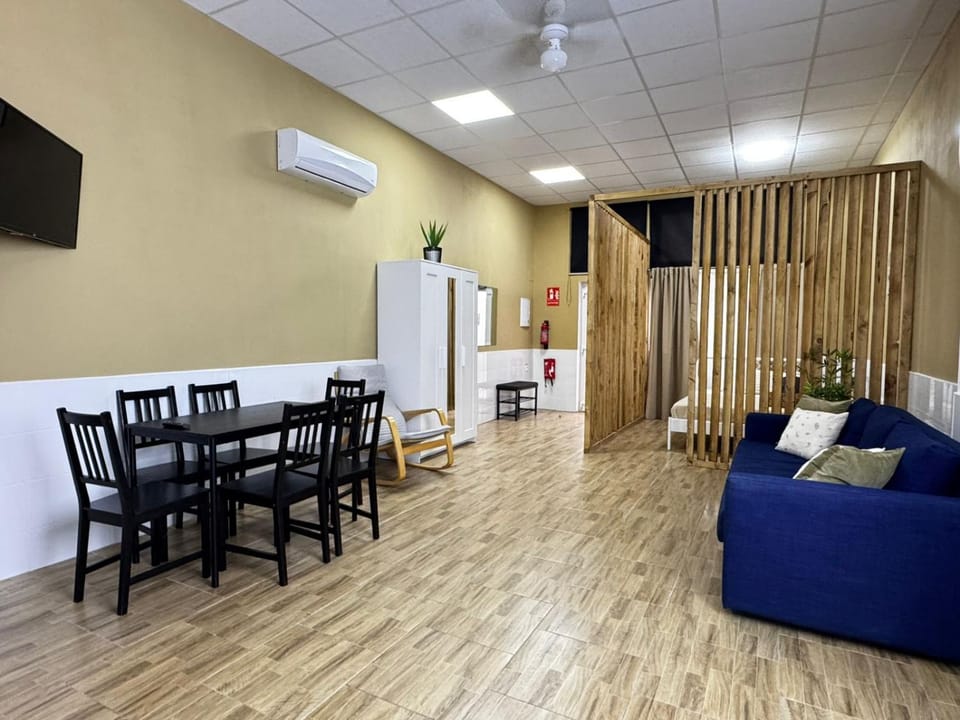 TV and multimedia, Kitchen or kitchenette, Seating area, air conditioner