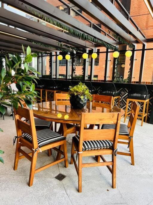 Living room, Banquet/Function facilities, Seating area, Dining area