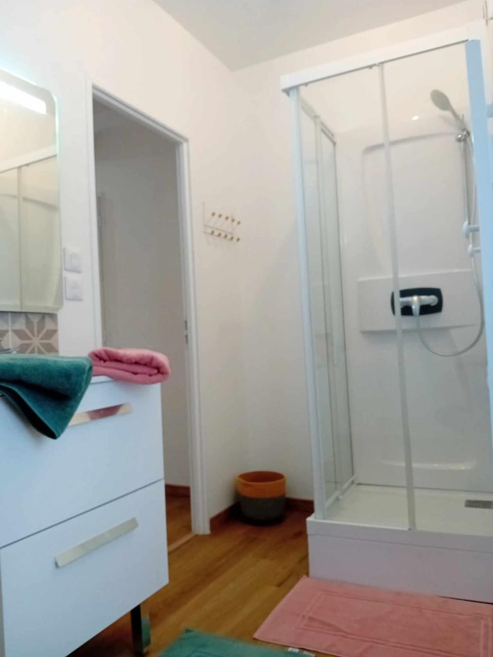 Shower, Bathroom, towels