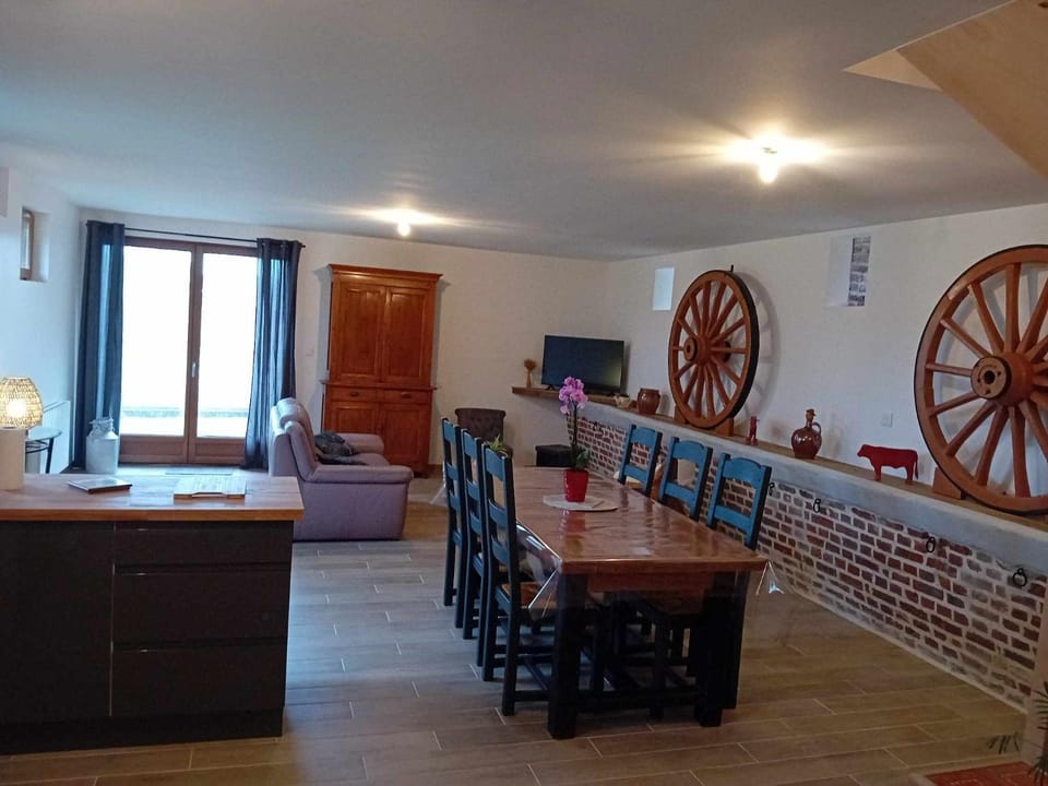 Seating area, Dining area