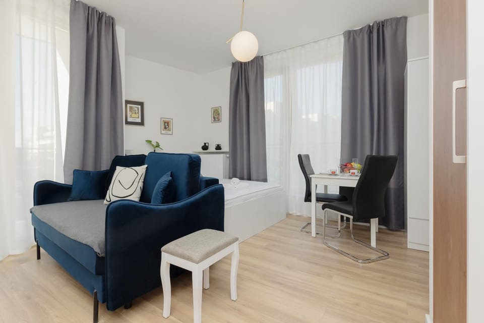 Bed, Living room, Photo of the whole room, Seating area, Bedroom