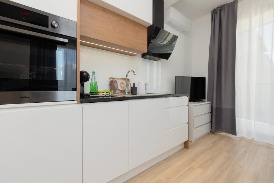 TV and multimedia, Coffee/tea facilities, Kitchen or kitchenette, stove