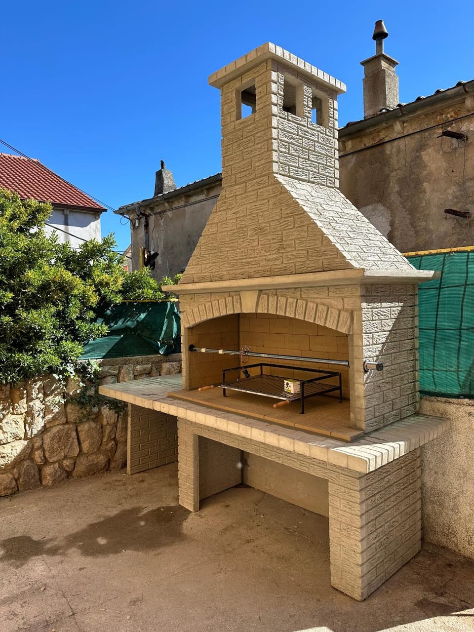 Property building, Patio, BBQ facilities, Garden