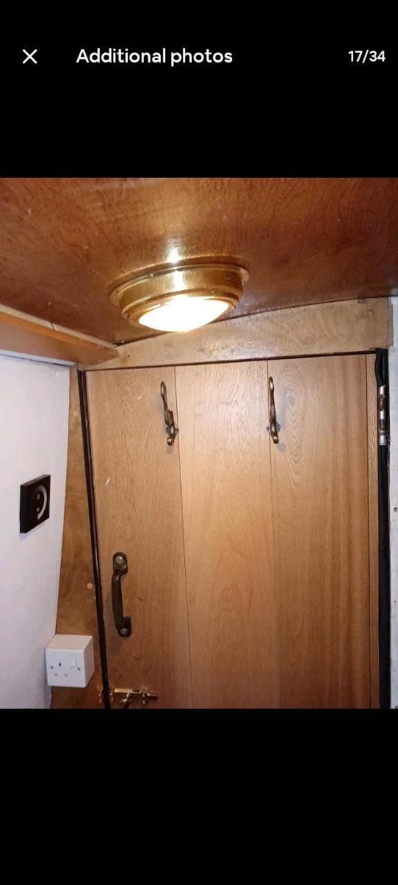 Cosy, secluded narrow boat Docked boat in Craven District