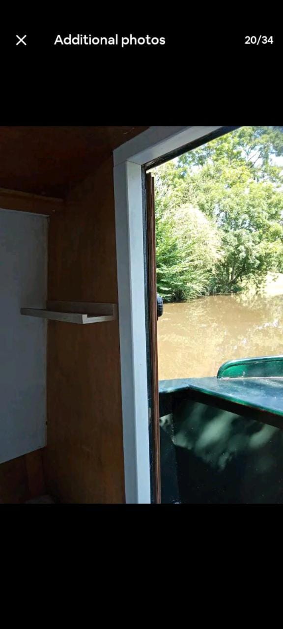 Cosy, secluded narrow boat Docked boat in Craven District