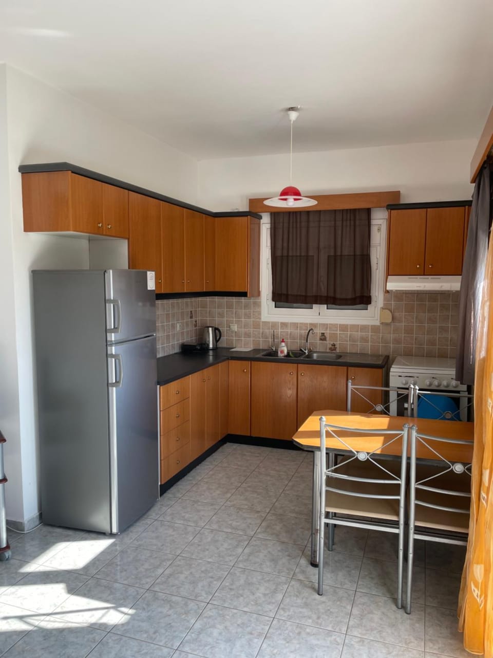 Kitchen or kitchenette, Dining area, oven, stove